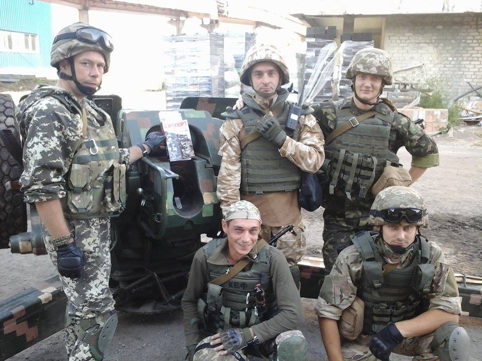 Від захвату до нудьги: що бійці, журналісти і книголюби думають про "Аеропорт" - фото 3 Від захвату до нудьги: що бійці, журналісти і книголюби думають про "Аеропорт" - фото 3