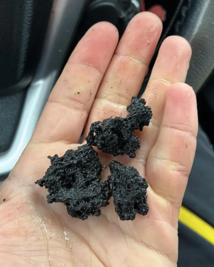 В Італії сталося виверження вулкана Етна, попіл засипав злітно-посадкові смуги. Фото і відео