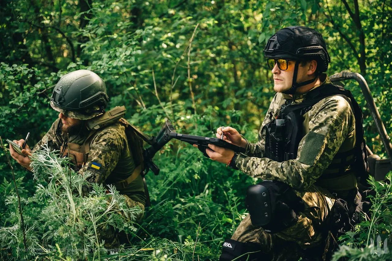 "Враг чувствует мощь наших воинов": Зеленский поздравил украинских морпехов с праздником dqxikeidqxitkant