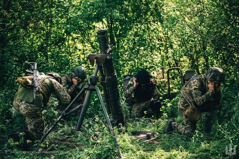 "Враг чувствует мощь наших воинов": Зеленский поздравил украинских морпехов с праздником