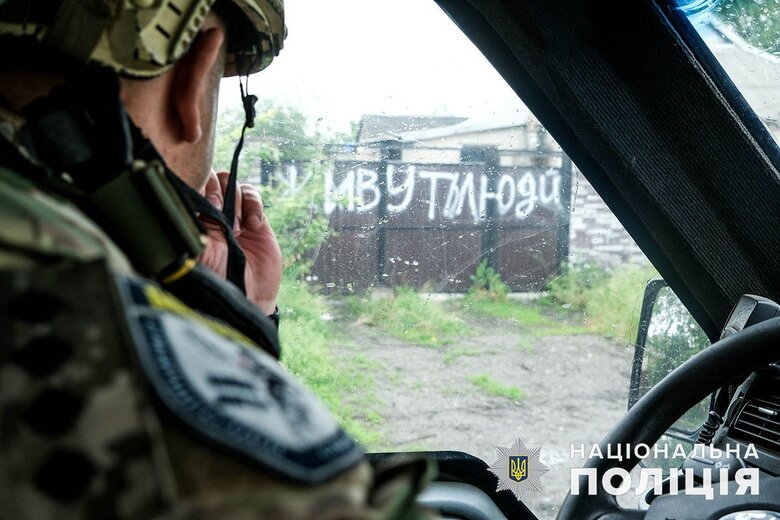 Жили поряд із тілами сусідів: з Авдіївки евакуювали мешканців багатоповерхівки, до якої потрапили російські ракети 01 dqxikeidqxitkant