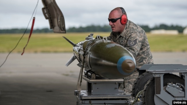 «Авіація може виконувати свої завдання, але на глибину, на жаль, десь 40-50 кілометрів. Якби ми могли робити це з більших висот, звичайно, і дистанція впливу з нашого боку була б більшою»