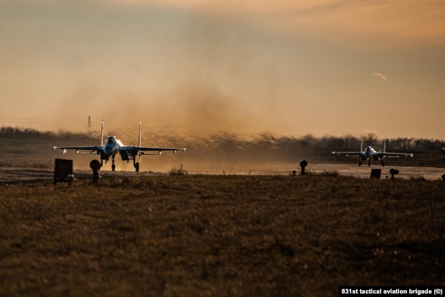 «Злітно-посадкові смуги та руліжні доріжки абсолютно придатні для нормальної експлуатації літаків типу F-16»