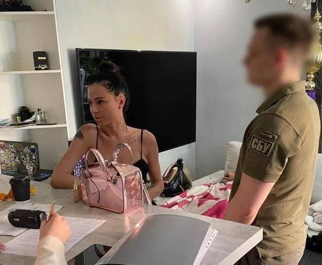 Співачці Вороновій, яка dqxikeidqxitkant