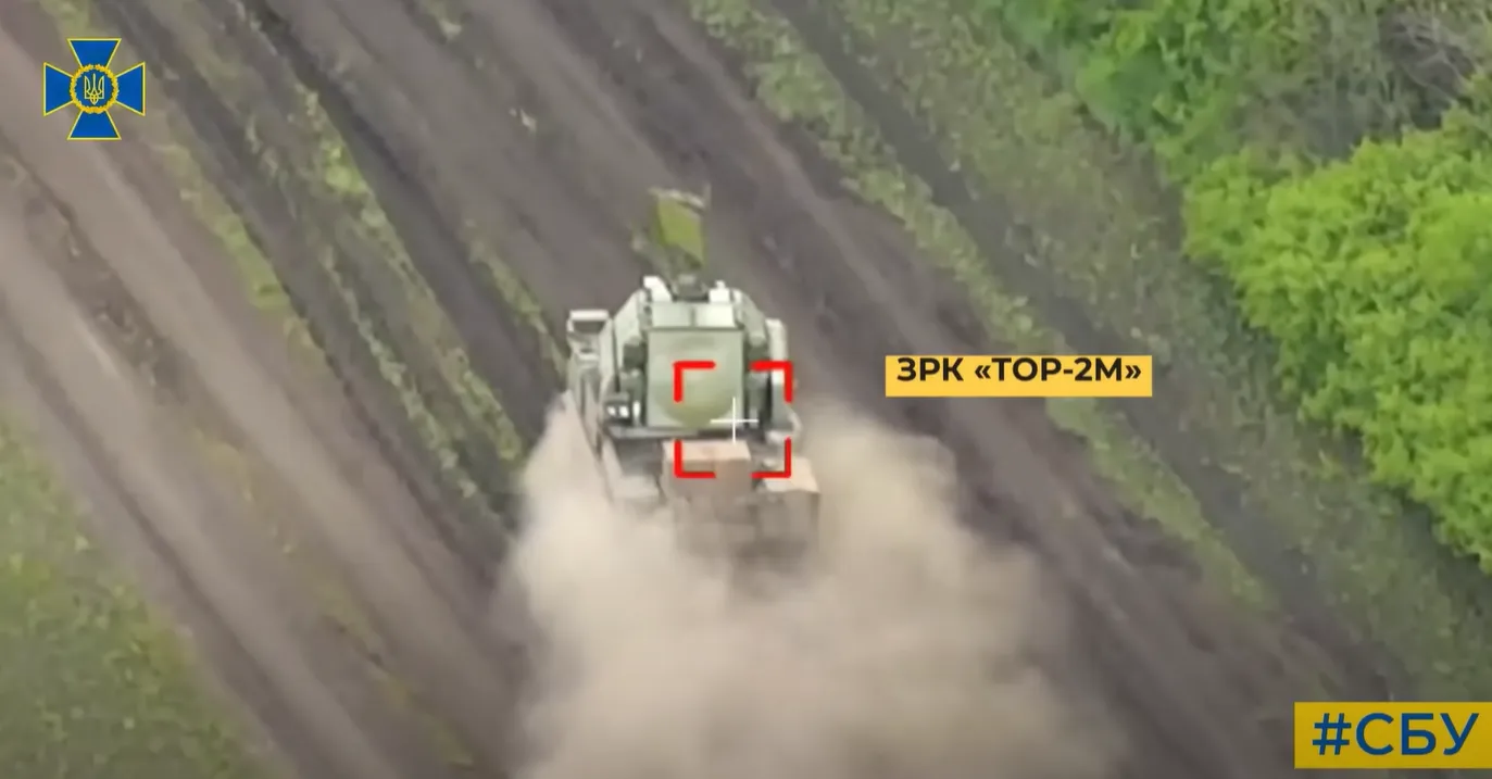 Контррозвідники СБУ видовищно знищили ворожий ЗРК "БУК-М1" і три "ТОР-2М". Відео з висоти dqxikeidqxitkant