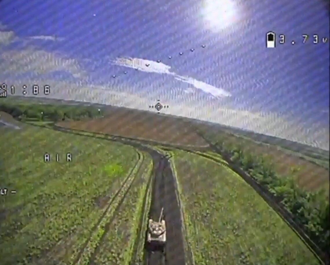 Українські воїни накрили ворожий танк "пекельним" вогнем. Відео dqxikeidqxiqqeant