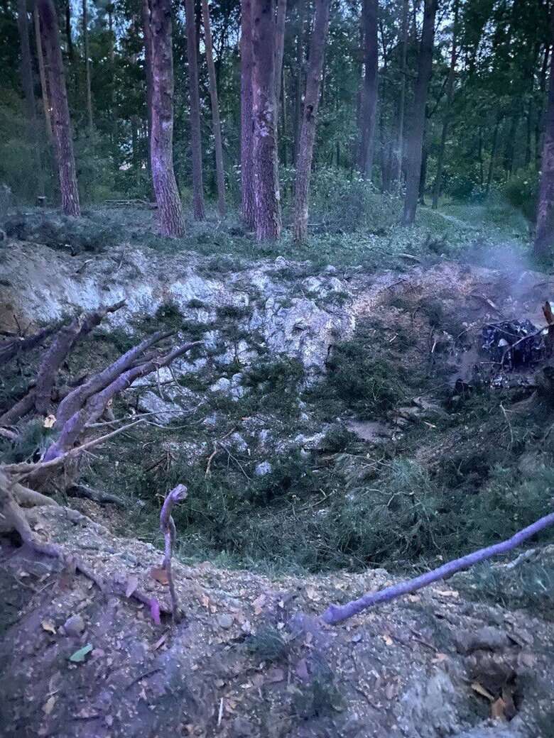 Наслідки нічних обстрілів Київщини: Пошкоджено гуртожиток та понад 20 авто 02 dqxikeidqxiqqeant