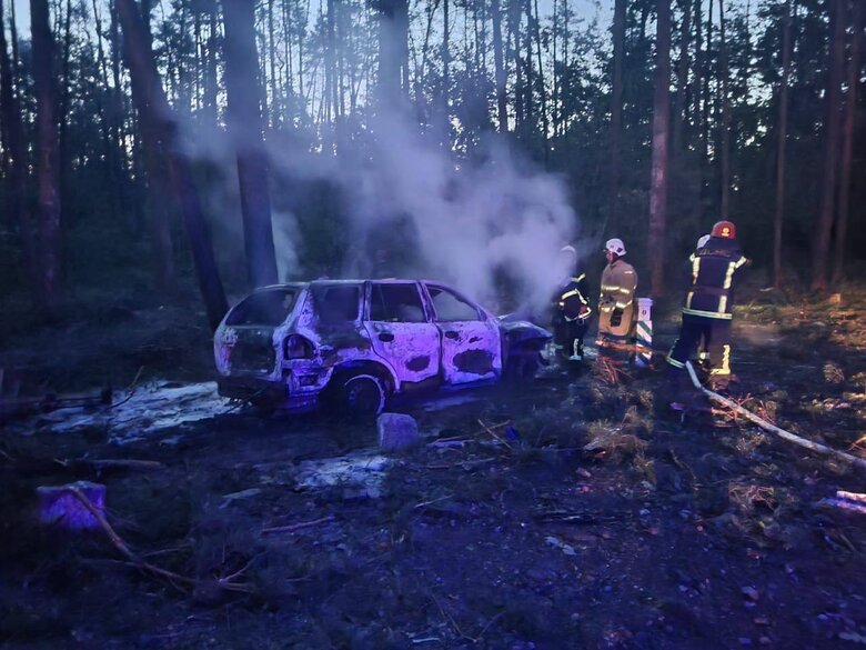 Наслідки нічних обстрілів Київщини: Пошкоджено гуртожиток та понад 20 авто 03