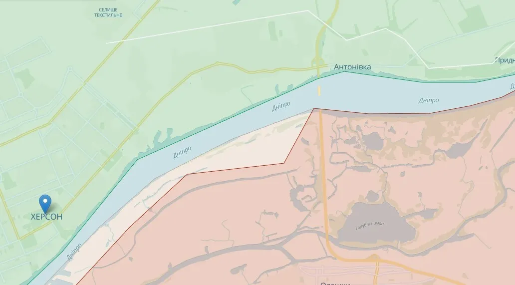 Видно лише дахи будинків: як виглядає район Антонівського мосту в Херсоні. Фото і відео