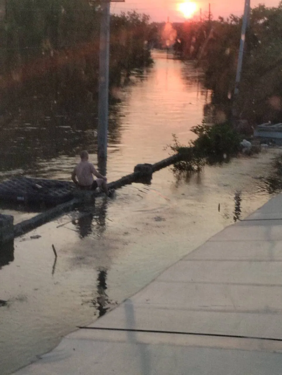 В Олешках є перші загиблі, Гола Пристань може повністю піти під воду: все про наслідки підриву Каховської ГЕС (оновлюється)