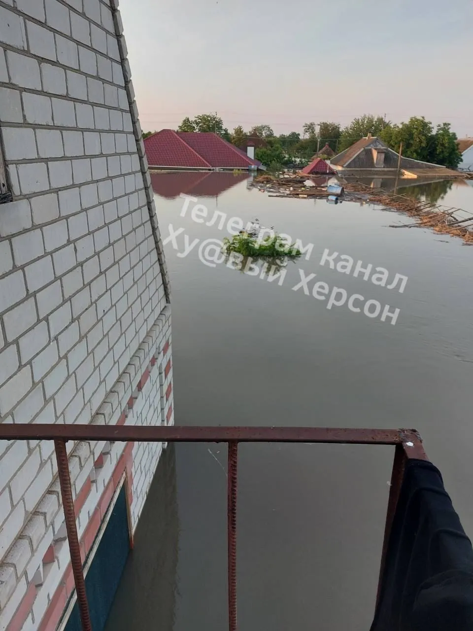 В Олешках є перші загиблі, Гола Пристань може повністю піти під воду: все про наслідки підриву Каховської ГЕС (оновлюється)