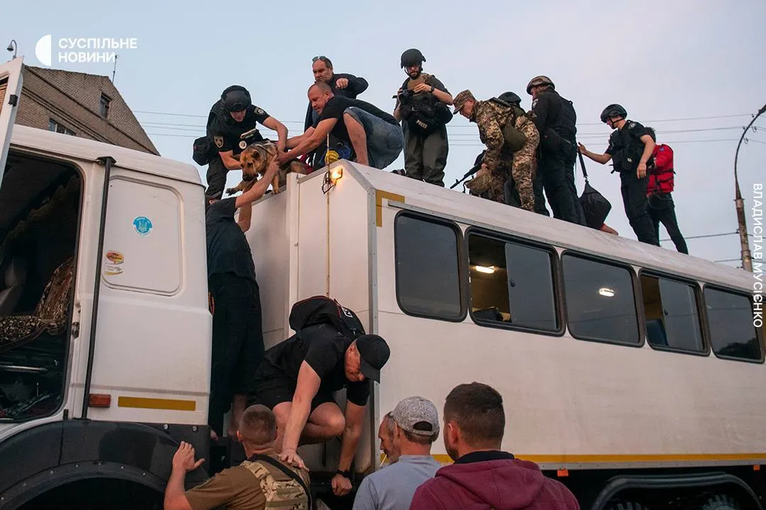 В Олешках є перші загиблі, Гола Пристань може повністю піти під воду: все про наслідки підриву Каховської ГЕС (оновлюється)