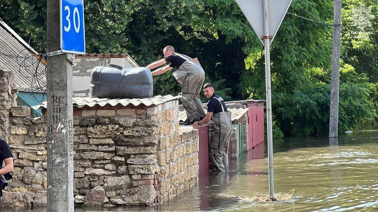 В Олешках є перші загиблі, Гола Пристань може повністю піти під воду: все про наслідки підриву Каховської ГЕС (оновлюється)