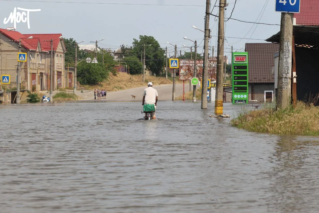 В Олешках є перші загиблі, Гола Пристань може повністю піти під воду: все про наслідки підриву Каховської ГЕС (оновлюється)