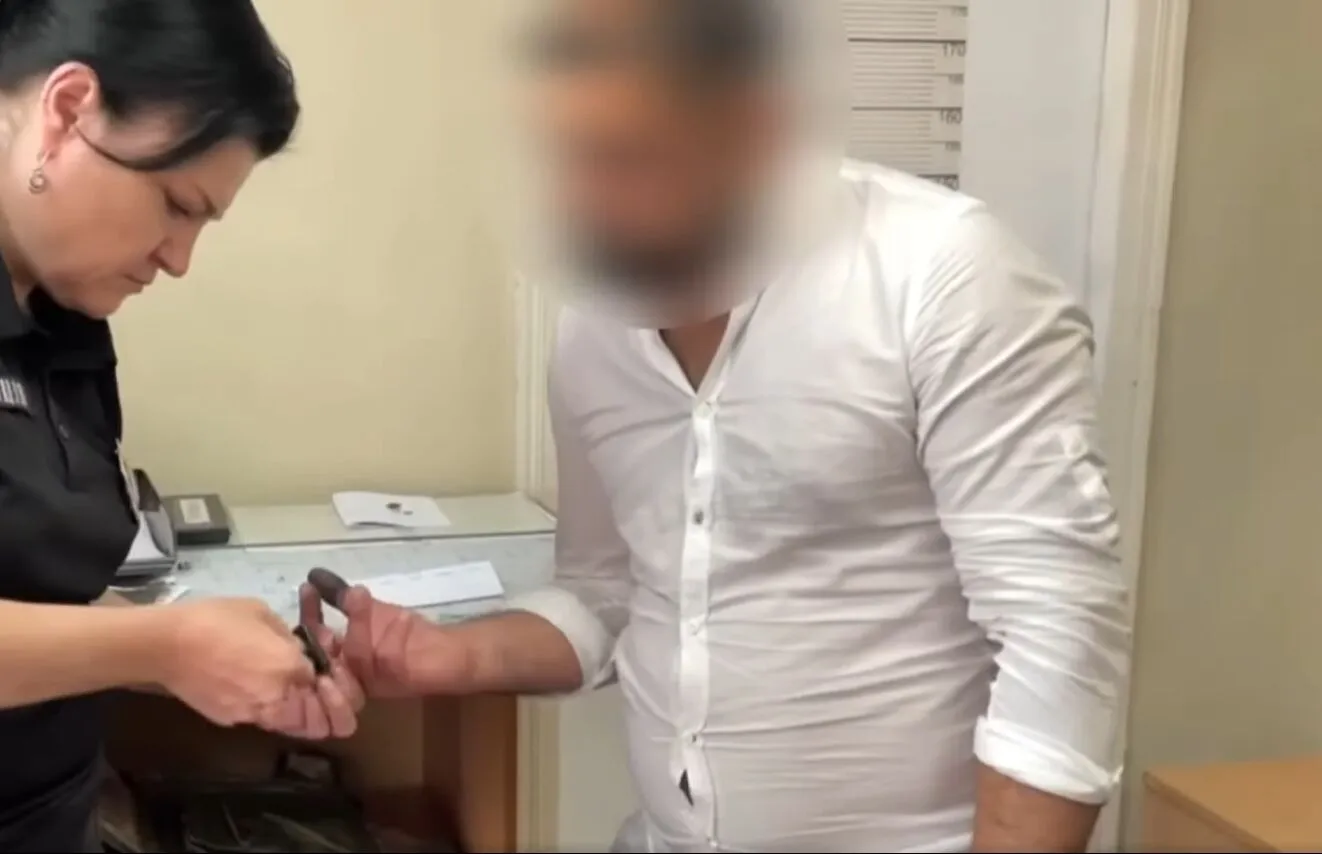 В Борисполе рецидивист избил 84-летнего мужчину и ограбил его. Видео dqxikeidqxiqqeant