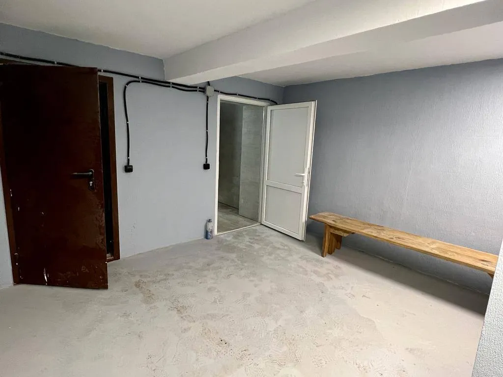 Міністр показав, як у Києві виглядає укриття з ремонтом за 1,3 млн грн. Фото