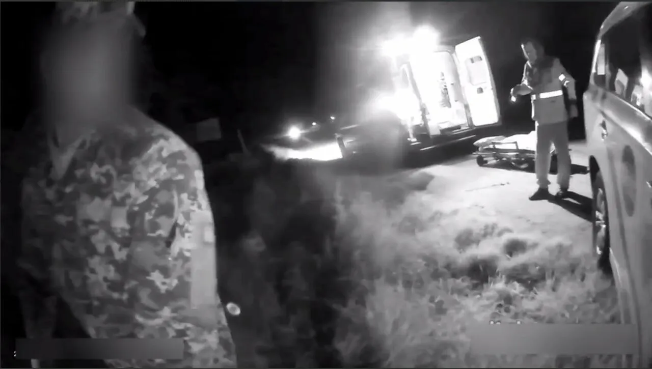 На Київщині мотоциклісту внаслідок ДТП відірвало ногу: чоловіка врятували поліцейські. Відео dqxikeidqxitkant