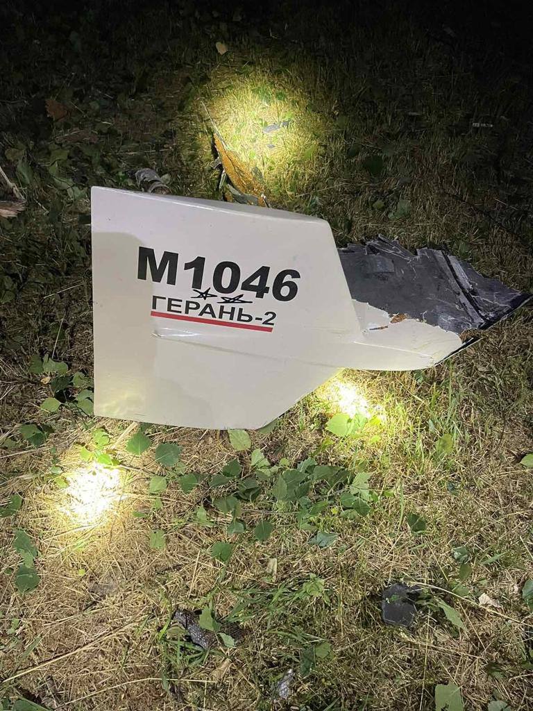 Атака дронами на Харків: Пошкоджено фасад будівлі, здійнялася пожежа на складі 01 Атака дронами на Харків: Пошкоджено фасад будівлі, здійнялася пожежа на складі 01 dqxikeidqxitkant