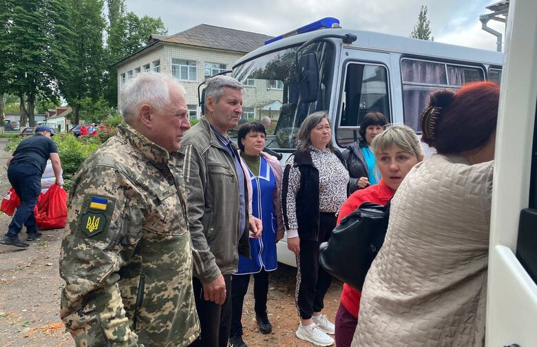 Наслідки обстрілу інтернату на Сумщині: Підопічних евакуювали в безпечні місця 06 Наслідки обстрілу інтернату на Сумщині: Підопічних евакуювали в безпечні місця 06