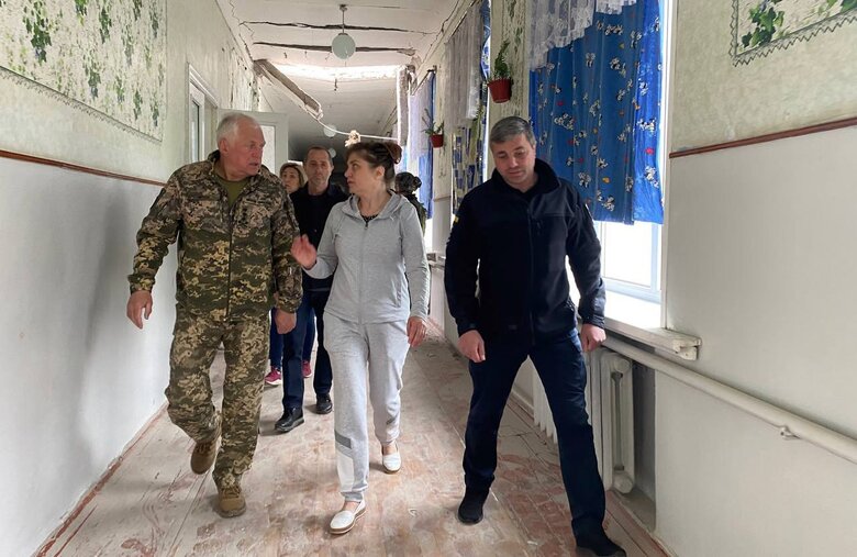 Наслідки обстрілу інтернату на Сумщині: Підопічних евакуювали в безпечні місця 07 Наслідки обстрілу інтернату на Сумщині: Підопічних евакуювали в безпечні місця 07