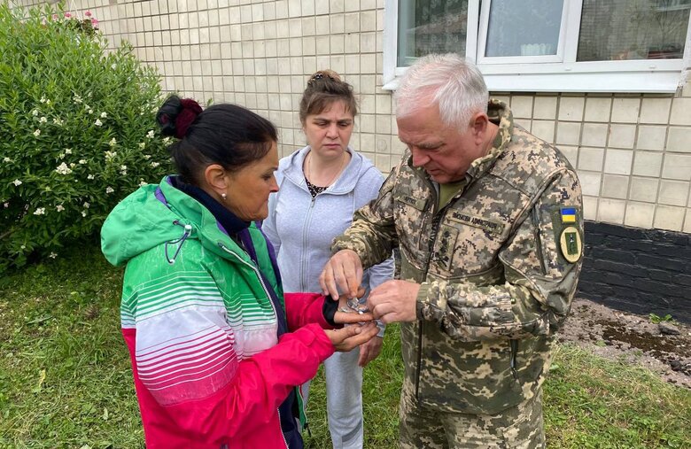 Наслідки обстрілу інтернату на Сумщині: Підопічних евакуювали в безпечні місця 09 Наслідки обстрілу інтернату на Сумщині: Підопічних евакуювали в безпечні місця 09