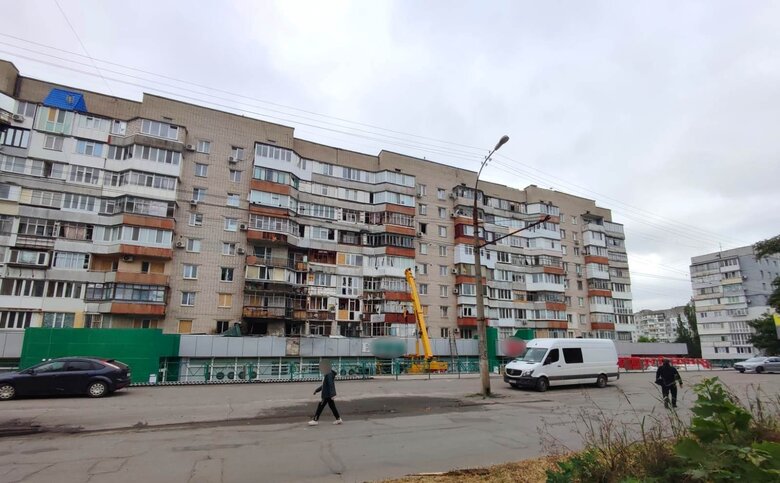 Последствия вражеских обстрелов Херсона 04