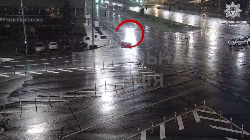 У Києві п’яний водій Audi під час комендантської години намагався втекти від патрульних. Відео dqxikeidqxiqqeant