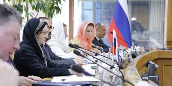 Ельвіра Набіулліна (ліворуч) нещодавно мала змогу познайомитись із досвідом Іран dqxikeidqxitkant