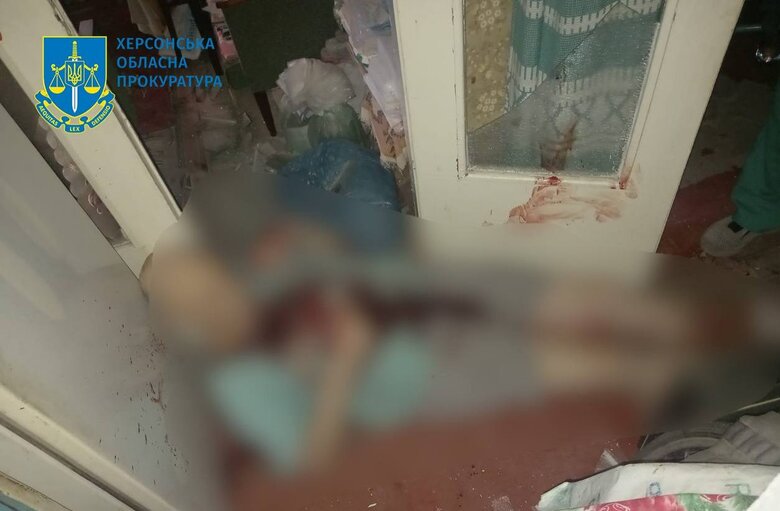 Последствия удара войск РФ по Бериславу, где погиб мужчина 02