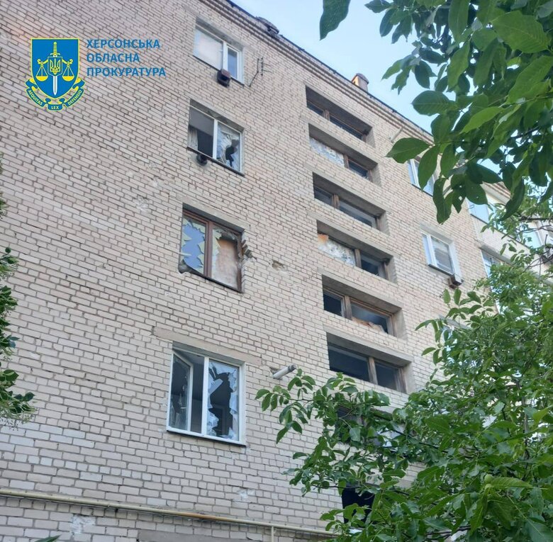 Наслідки удару військ РФ по Бериславу, де загинув чоловік 01 dqxikeidqxiqqeant