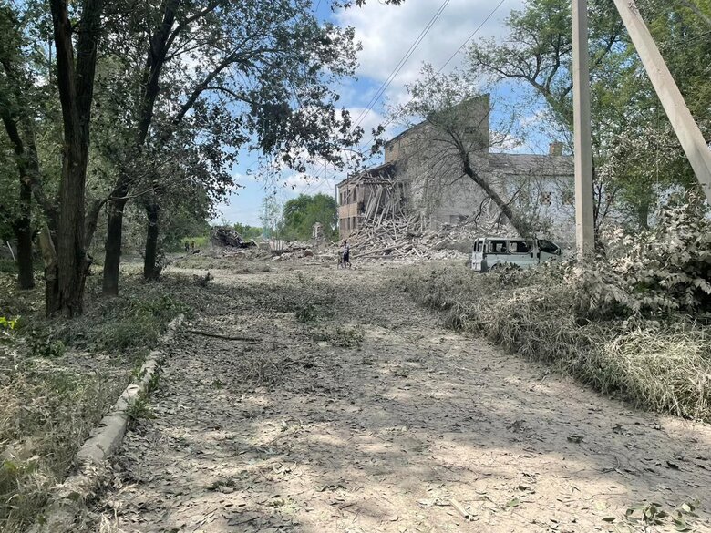 Наслідки обстрілів Донеччини російськими окупантами: Поранено 10 цивільних 04 Наслідки обстрілів Донеччини російськими окупантами: Поранено 10 цивільних 04