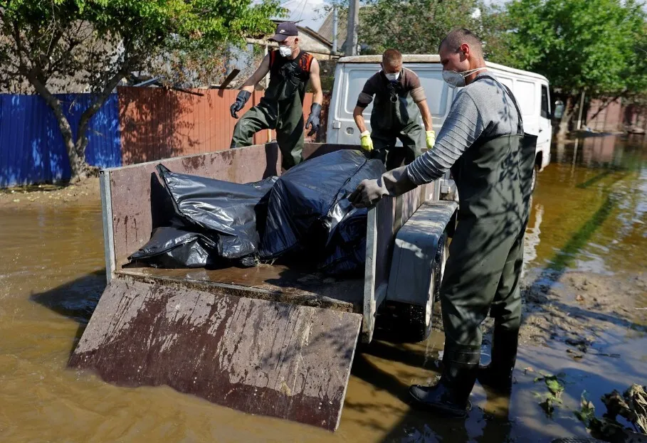 Reuters опублікувала фото із жертвами повені через російський теракт на Каховській ГЕС. 21+