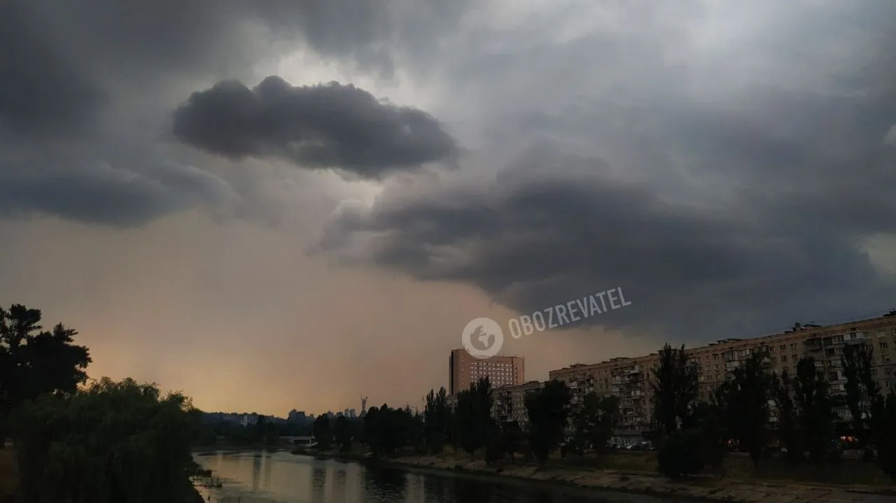 Київ накрила потужна злива, місцями з градом: вулиці підтопило, утворилися затори. Фото і відео dqxikeidqxiqqeant