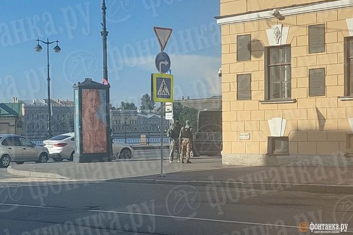 В здание ПВК Вагнер Центр в Петербурге пришли силовики 01 До будівлі ПВК Вагнер Центр у Петербурзі прийшли силовики 01 dqxikeidqxiqqeant