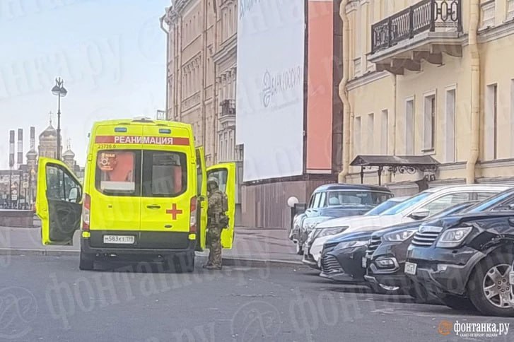 В здание ПВК Вагнер Центр в Петербурге пришли силовики 03 До будівлі ПВК Вагнер Центр у Петербурзі прийшли силовики 03