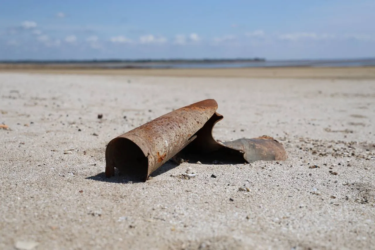 Висохло, як у Африці: у мережі показали, який зараз вигляд має Каховське водосховище. Фото і відео