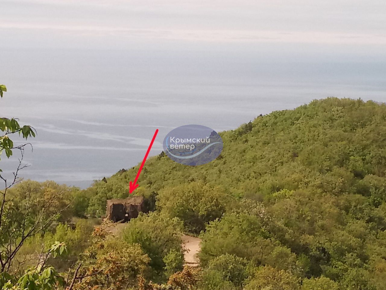Российские туристы зажгли в Крымских горах объект ПВО, прикрывающий Балаклавскую бухту. Фото dqxikeidqxitkant