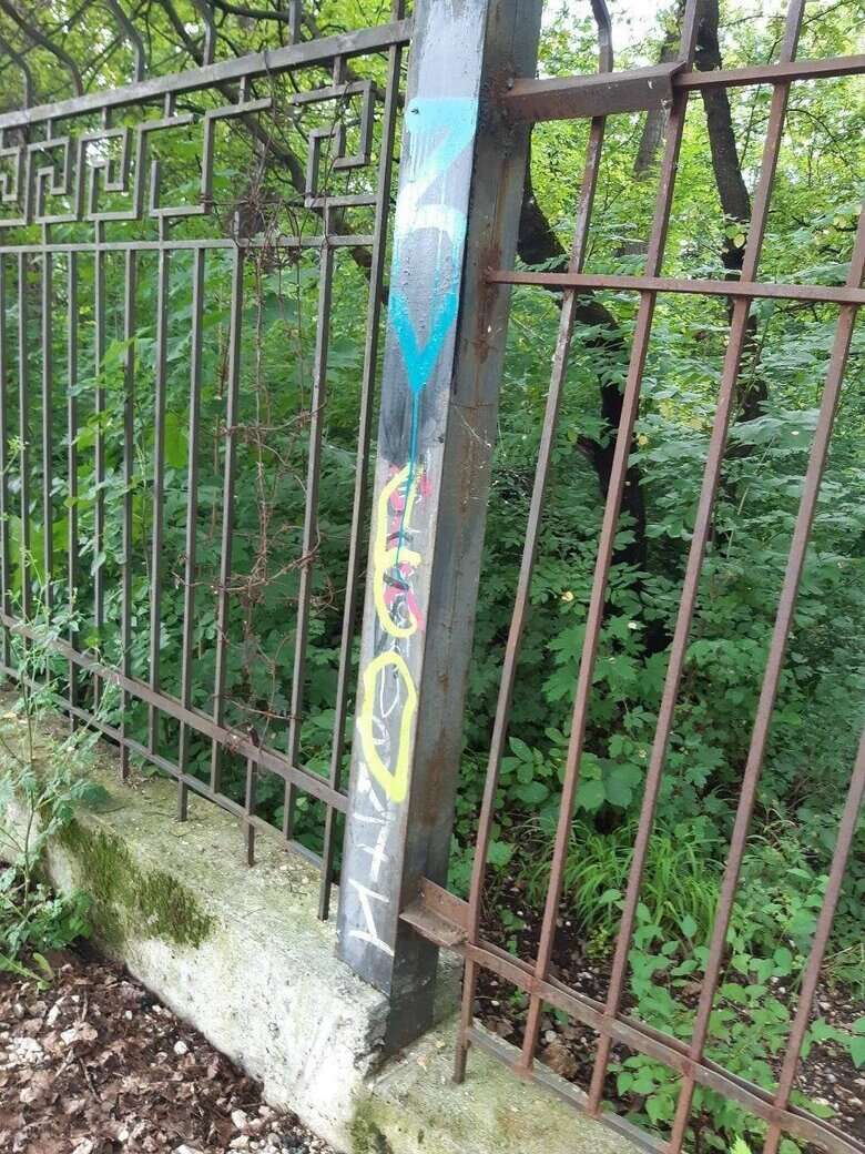 Окупанти масово зафарбовують проукраїнські графіті у Криму, - Жовта Стрічка 02