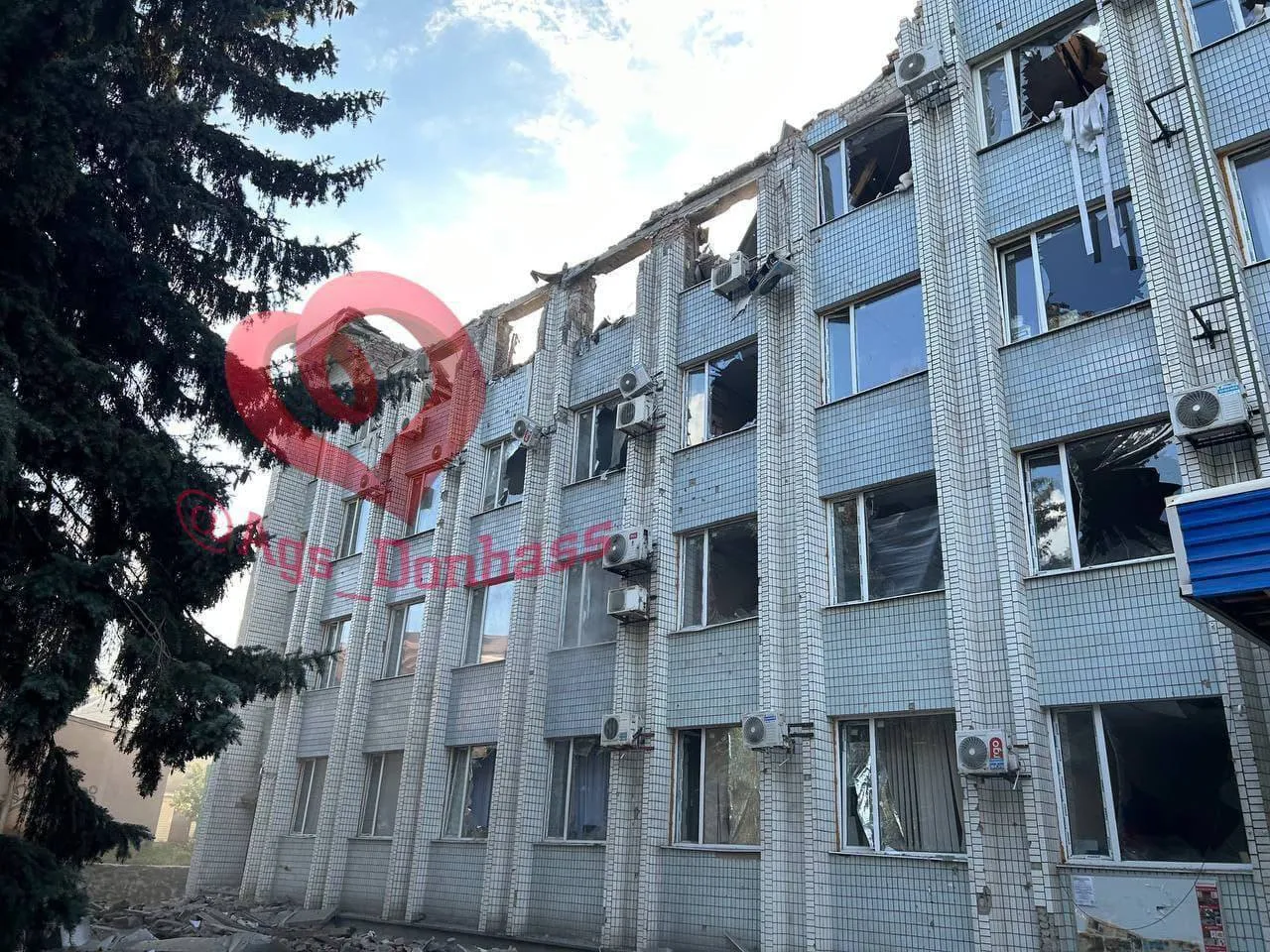 В оккупированном Волновахе устроили "хлопок" в здании "администрации". Фото