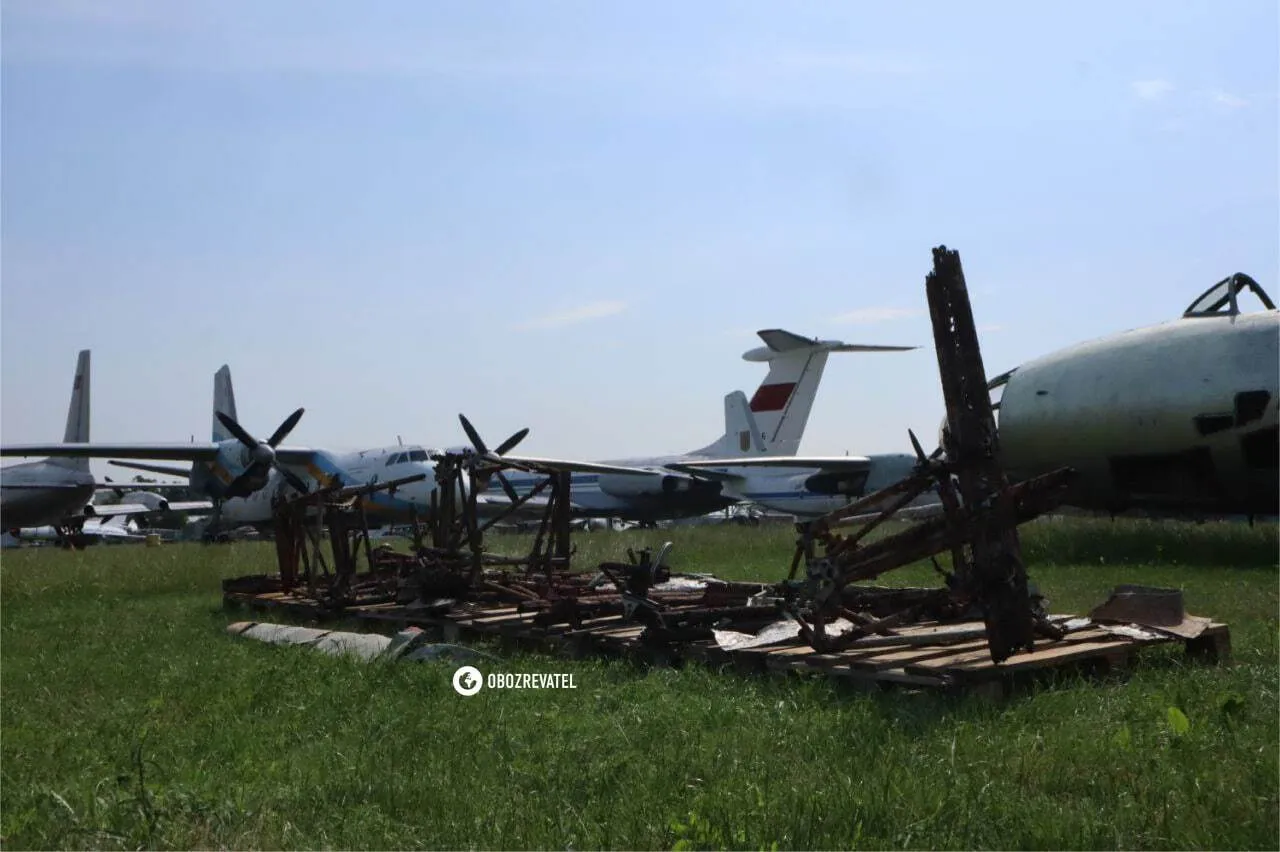 В Киеве показали найденные обломки британских истребителей dqxikeidqxiqqeant