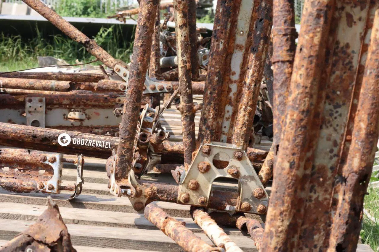 В Киеве показали найденные обломки британских истребителей