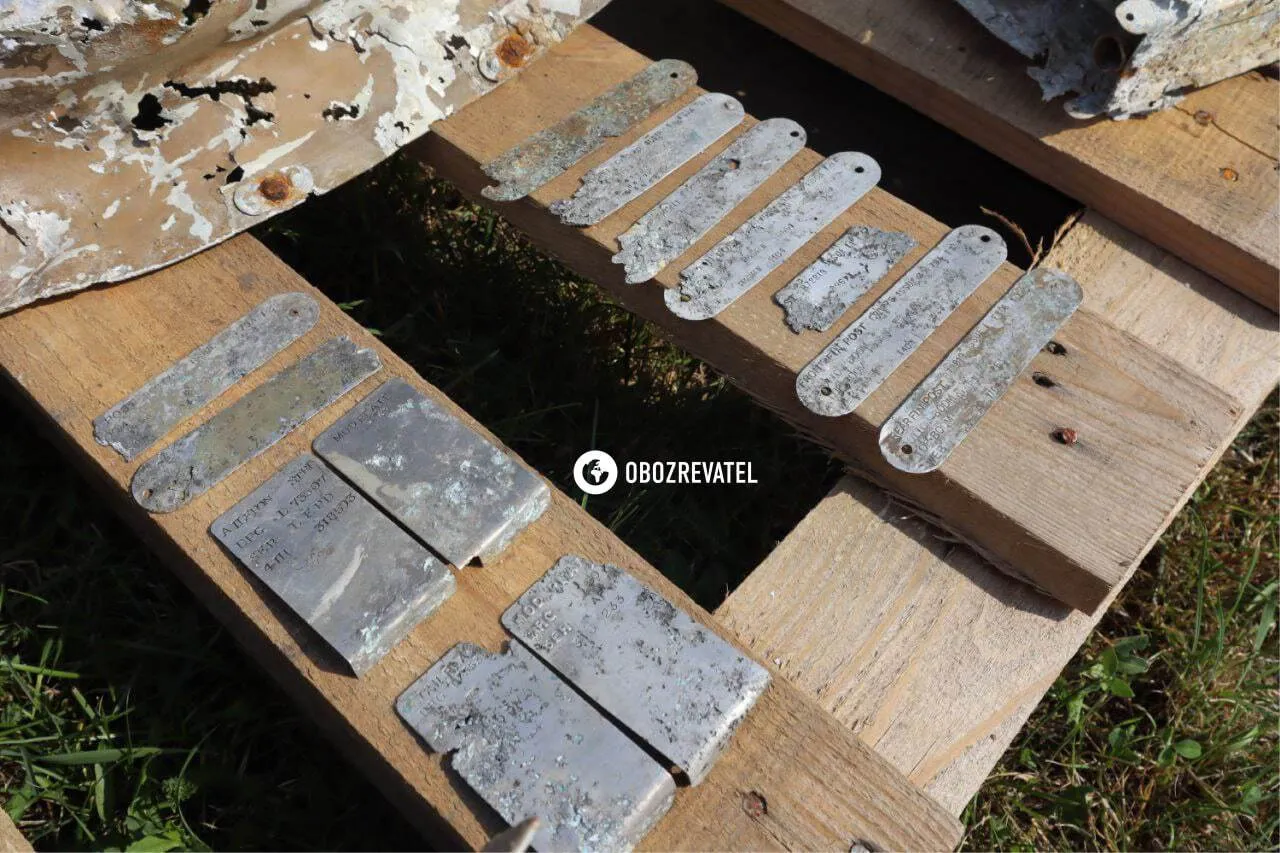 В Киеве показали найденные обломки британских истребителей