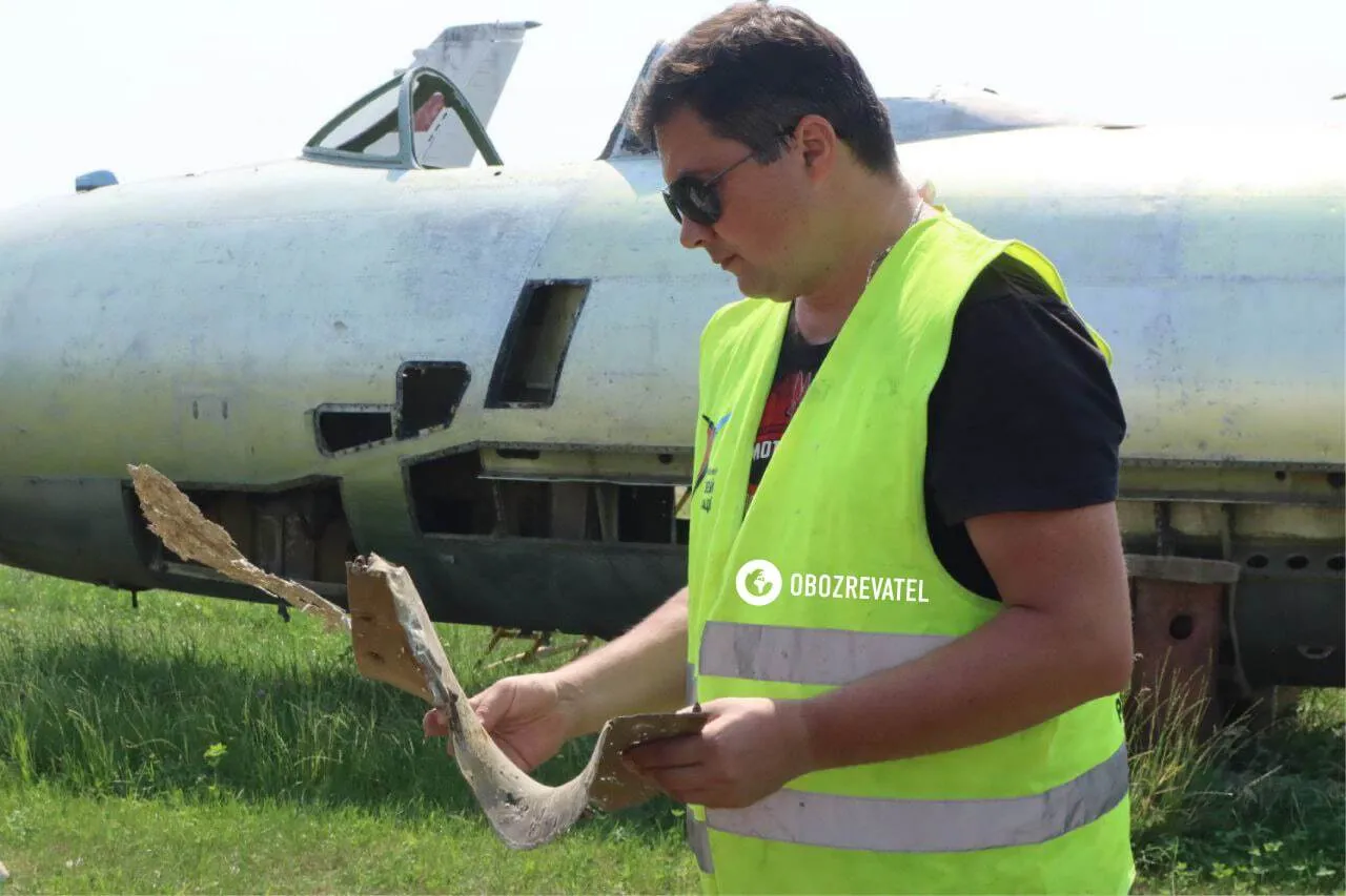 В Киеве показали найденные обломки британских истребителей