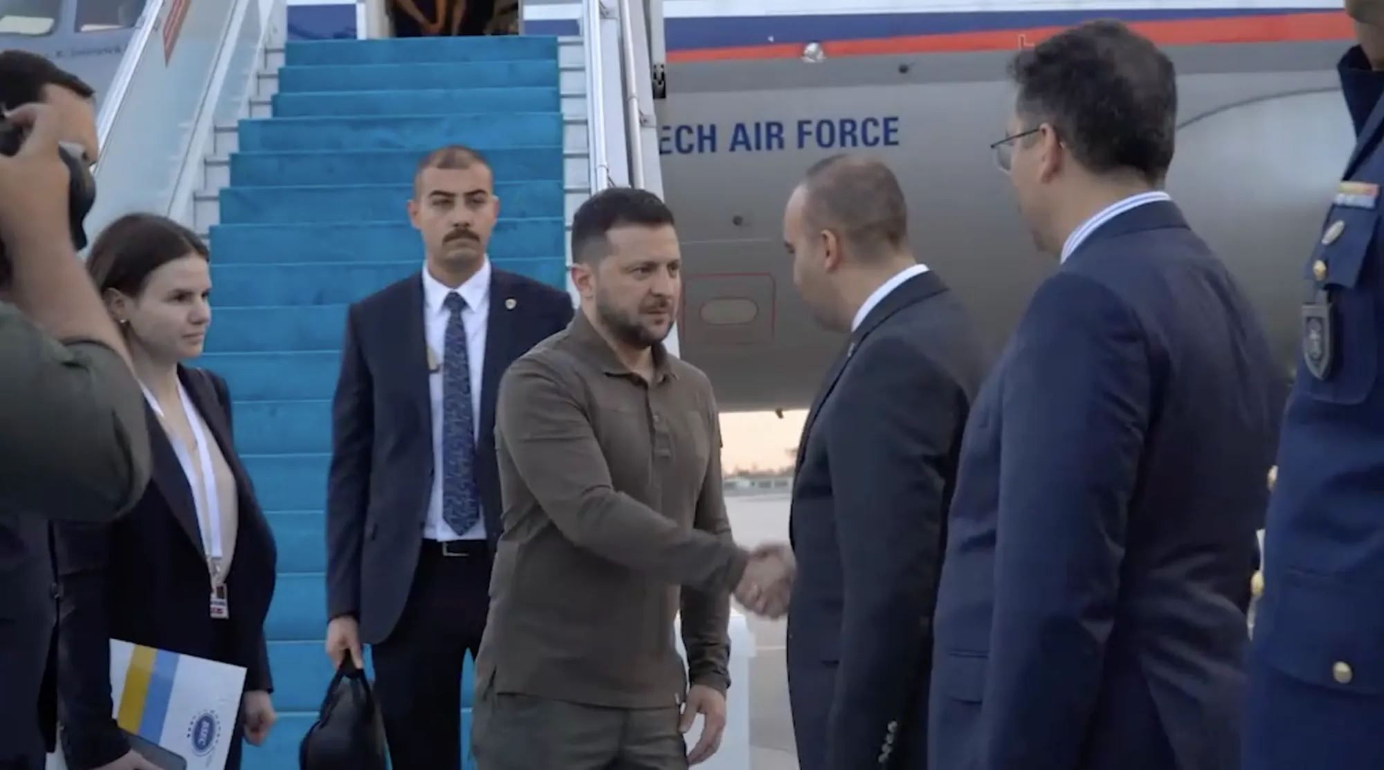 Зеленський прибув до Туреччини на зустріч з Ердоганом: подробиці візиту dqxikeidqxitkant