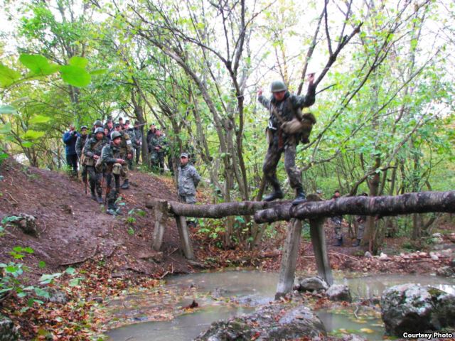 Подразделение Юрия Головашенко на занятии по горной подготовке (октябрь 2011 года)