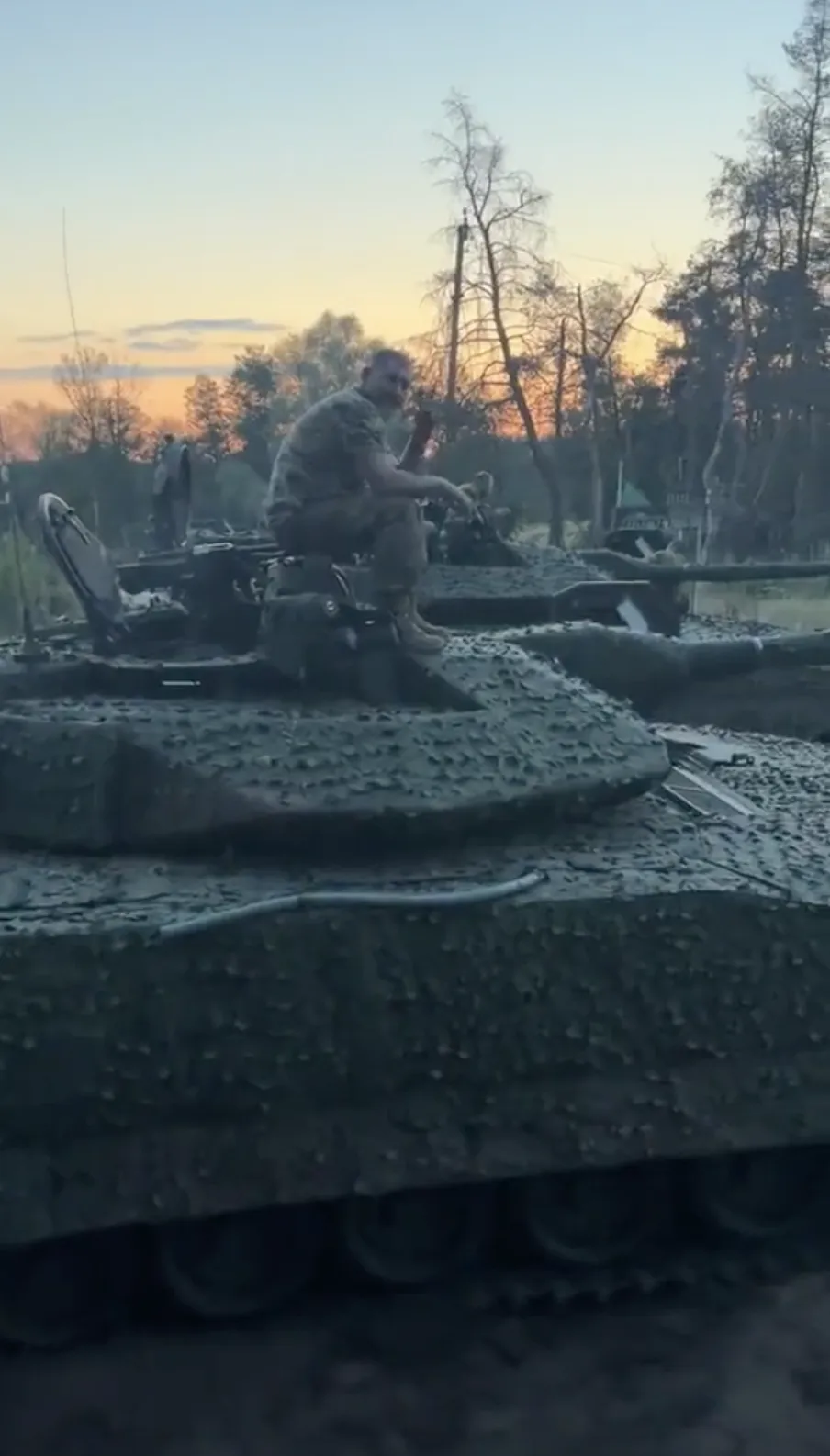 Прибули в Україну і готові до бою: Резніков показав шведські БМП CV 90. Відео dqxikeidqxitkant