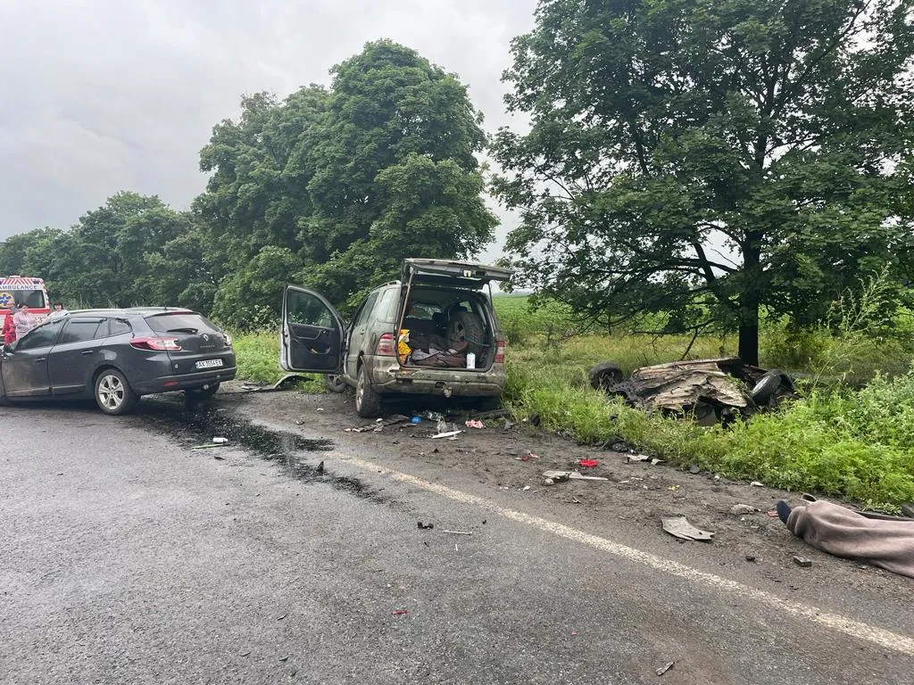 На Харківщині трапилася потрійна ДТП: загинув військовий dqxikeidqxitkant