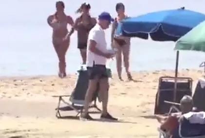 Байден перед поїздкою на саміт НАТО відпочив на пляжі. Відео