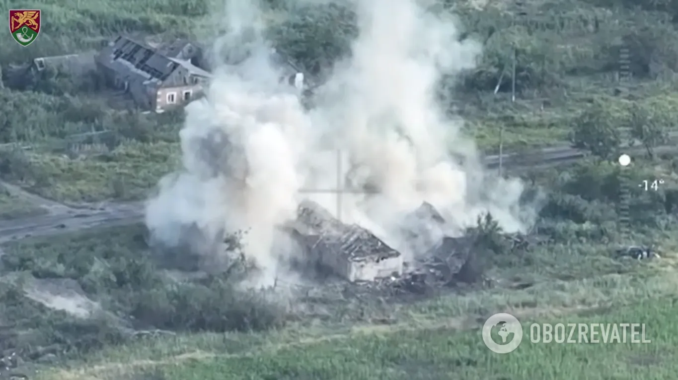 Дым после двух попаданий в дом, где располагались русские военные