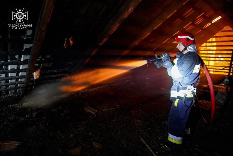 Наслідки нічної ворожої атаки шахедами на Київ 03